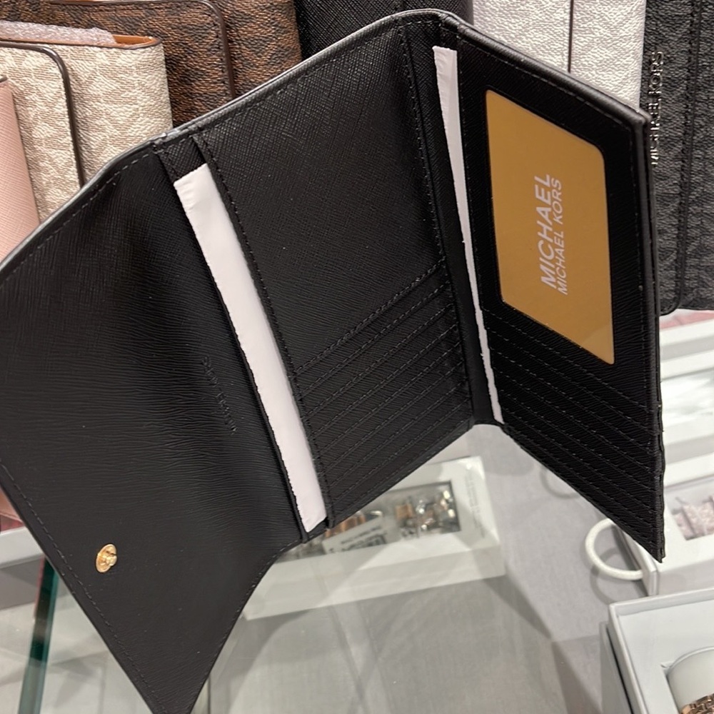 MICHAEL KORS JET SET TRAVEL LARGE TRIFOLD WALLET BLACK COLOR - Picture 12 of 16